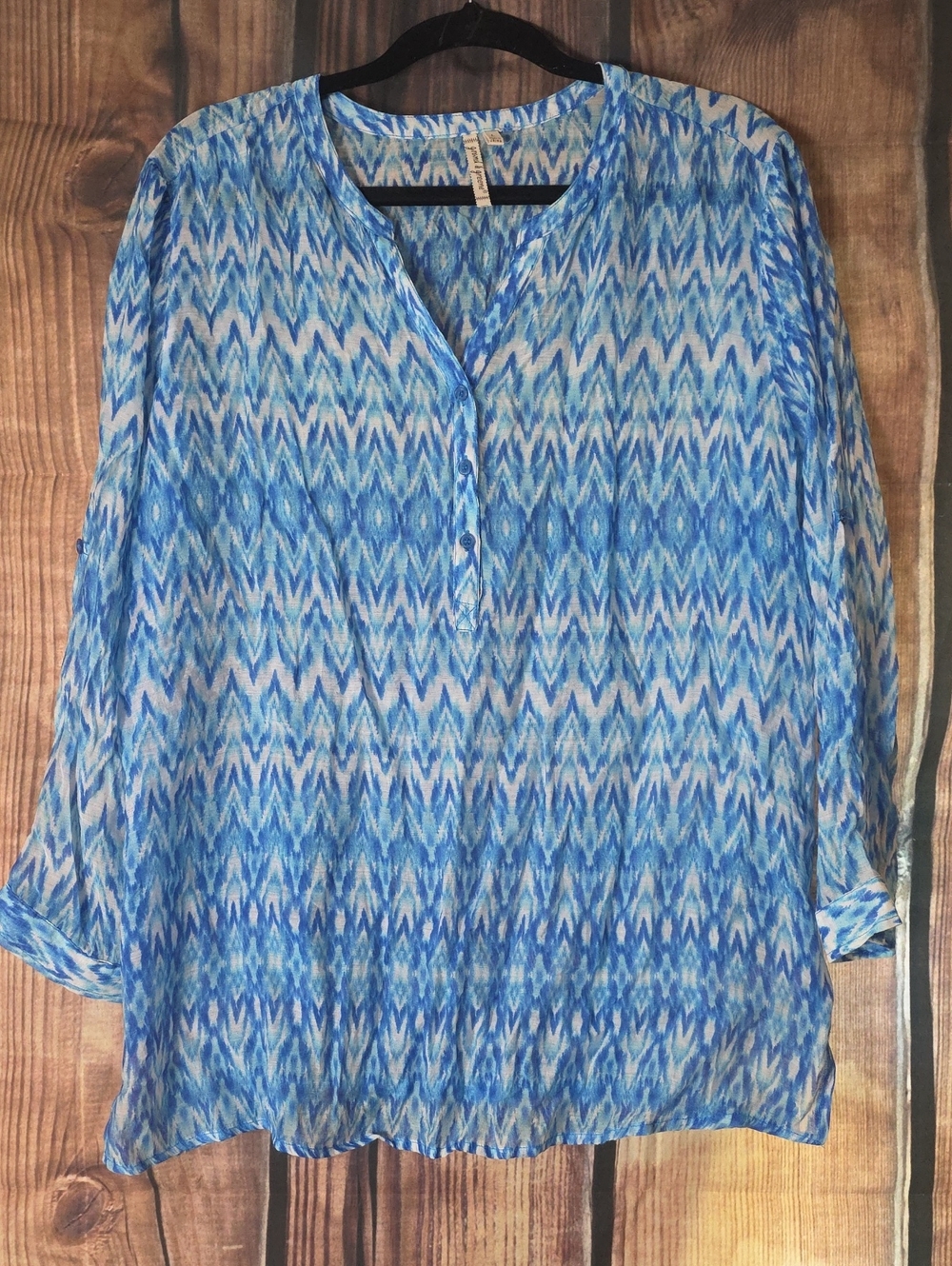 Grand & Greene Large Blue Zigzag Pattern Top